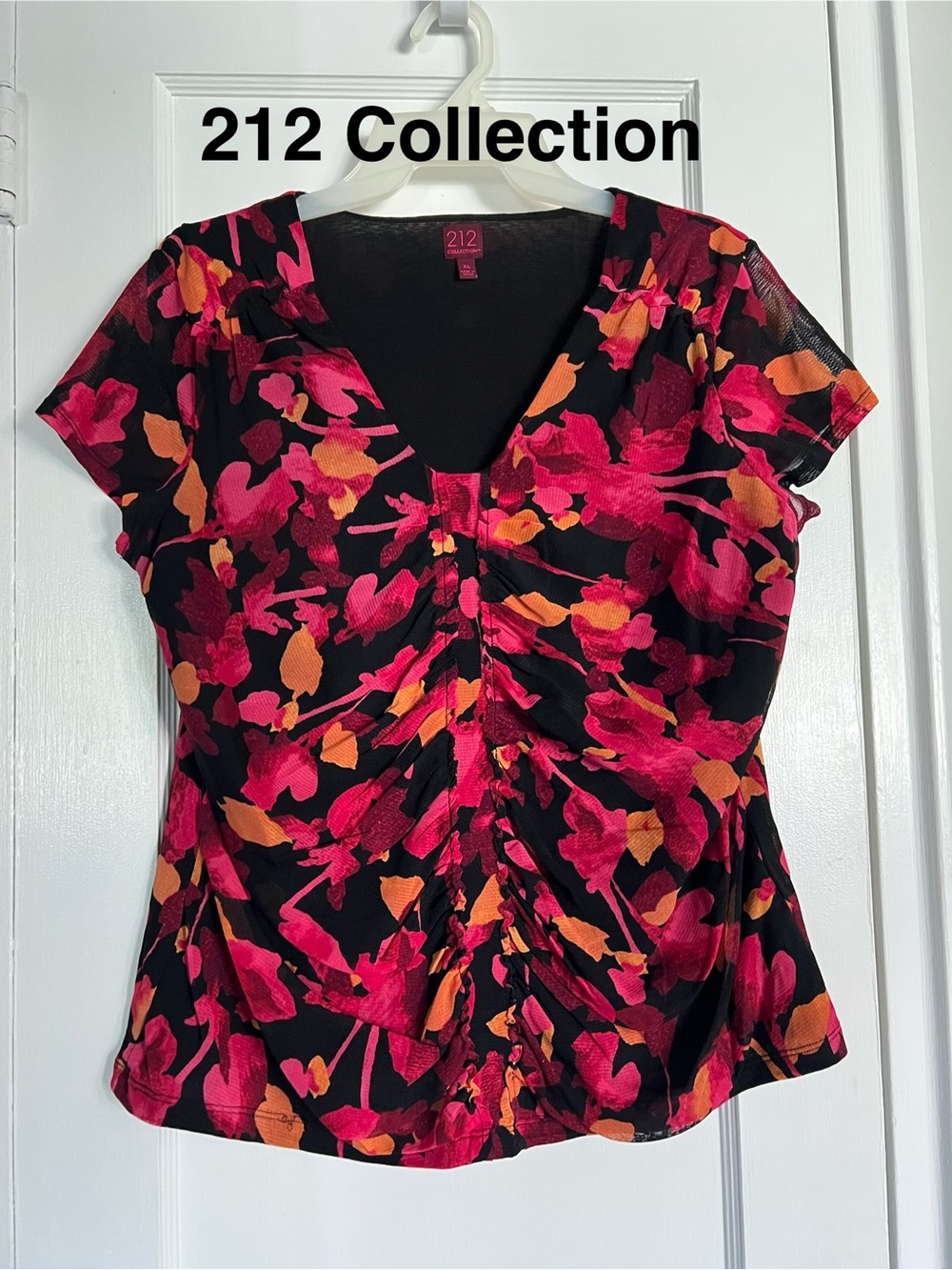 212 Collection short sleeve blouse Size XL (Fits like a large Medium to a Large)